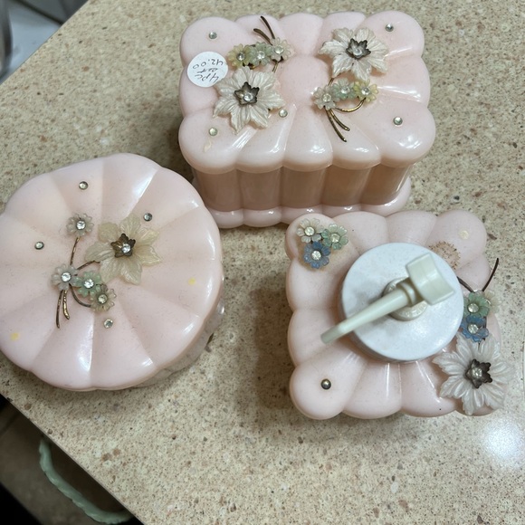 Vintage vanity set - Picture 2 of 4